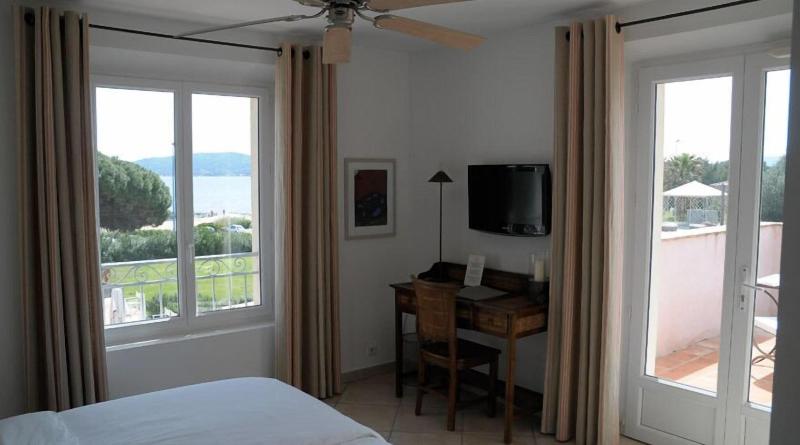 غرفة سوبيريور مطلّة علي البحر, Hôtel Villa Les Rosiers