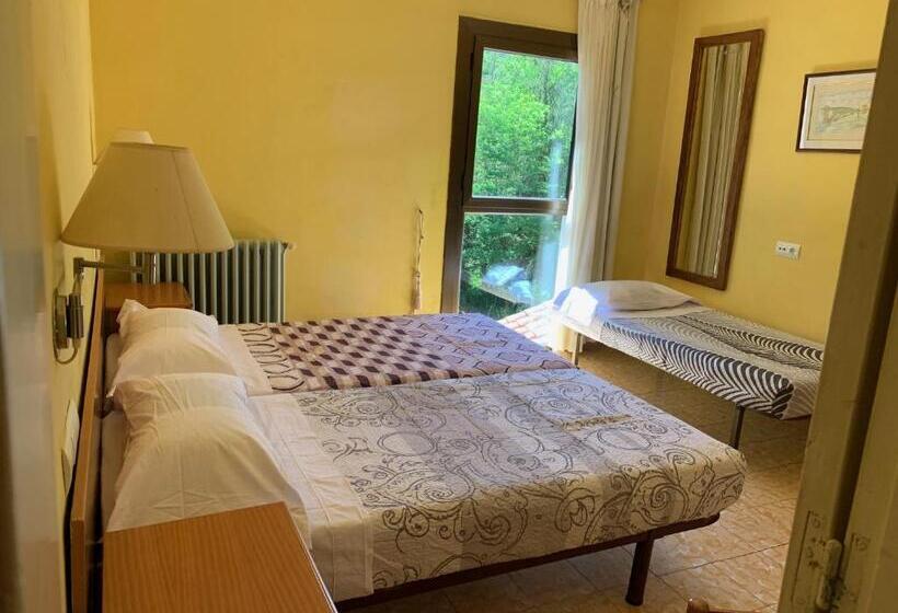 חדר סטנדרט לשלושה, Hostal Rural Can Enric