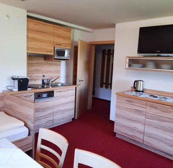 Family flat with balcony, Landgasthof Hubertusstubn