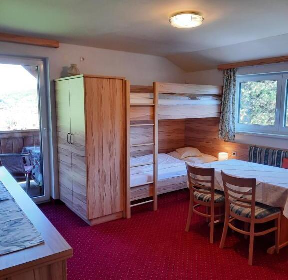 Family flat with balcony, Landgasthof Hubertusstubn