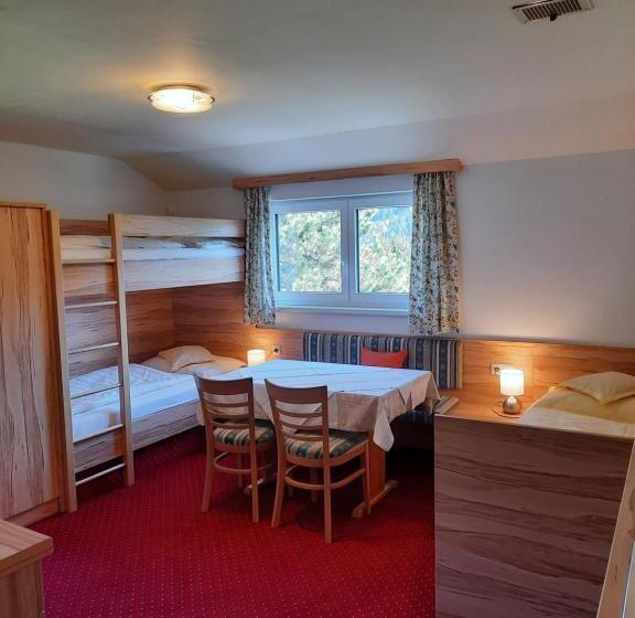 Family flat with balcony, Landgasthof Hubertusstubn