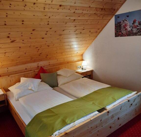 Family flat with balcony, Landgasthof Hubertusstubn