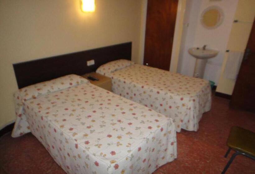 스탠다드 룸 공동 욕실, Pensió Restaurant Llança
