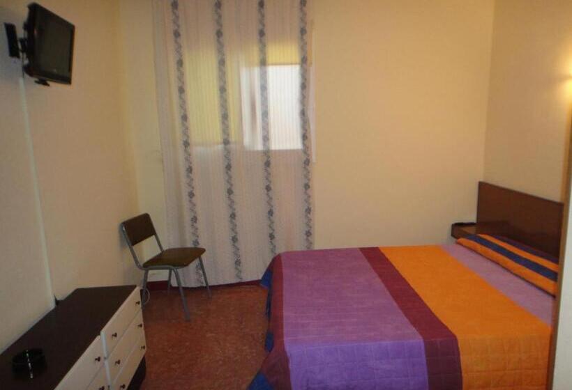 스탠다드 룸, Pensió Restaurant Llança