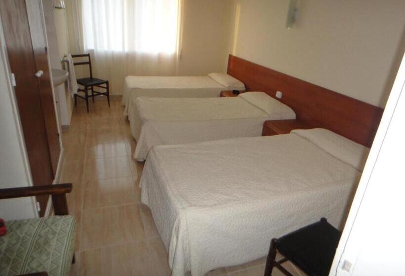 스탠다드 트리픔 룸 공동욕실, Pensió Restaurant Llança