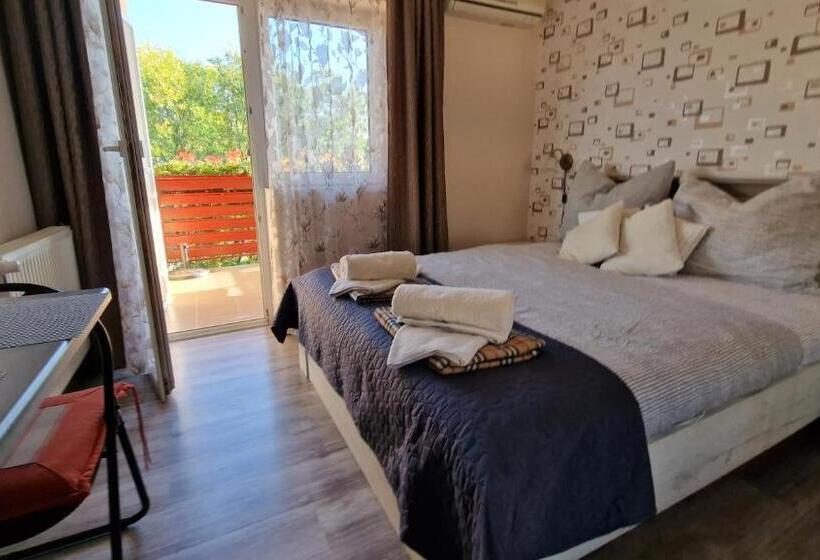 バルコニー付きデラックスルーム, Veronika Villa