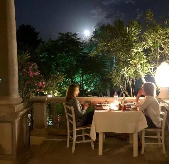 キングサイズベッドのデラックスルーム, Villa Scinata Dimora Storica