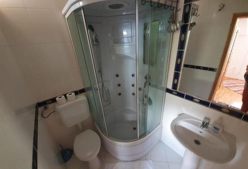 اتاق استاندارد سه نفره, Villa Velagic