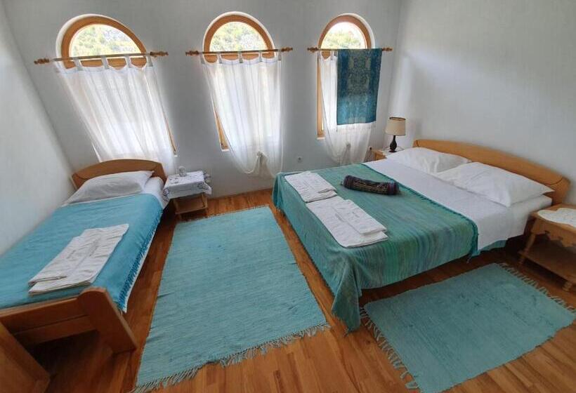 اتاق استاندارد سه نفره, Villa Velagic