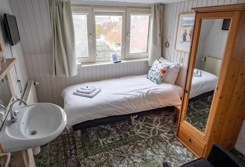 浴室共有シングルベーシックルーム, B&b De Wadvaarder