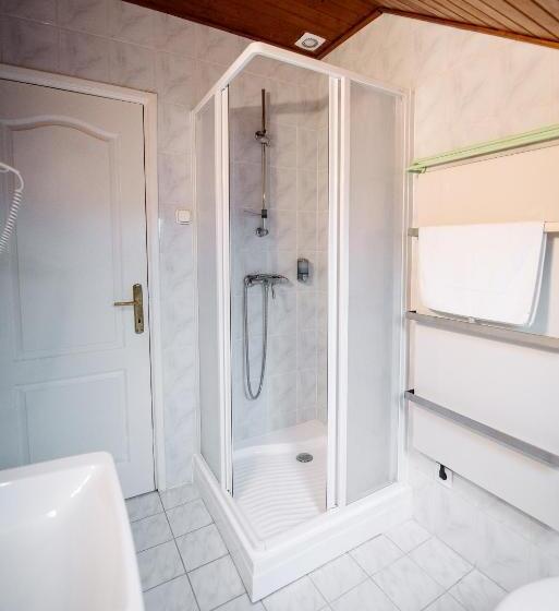 标准间, Lux Panzió