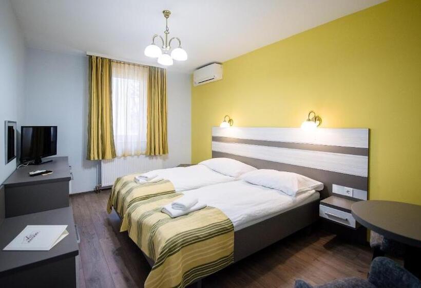 标准间, Lux Panzió