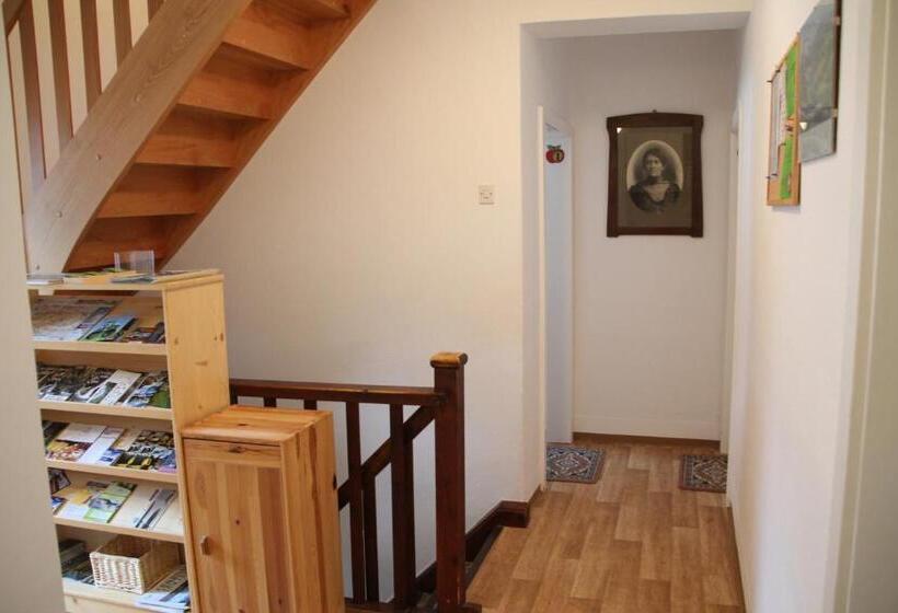 اتاق استاندارد با سرویس بهداشتی مشترک, Apartments & Hostel Bohinj