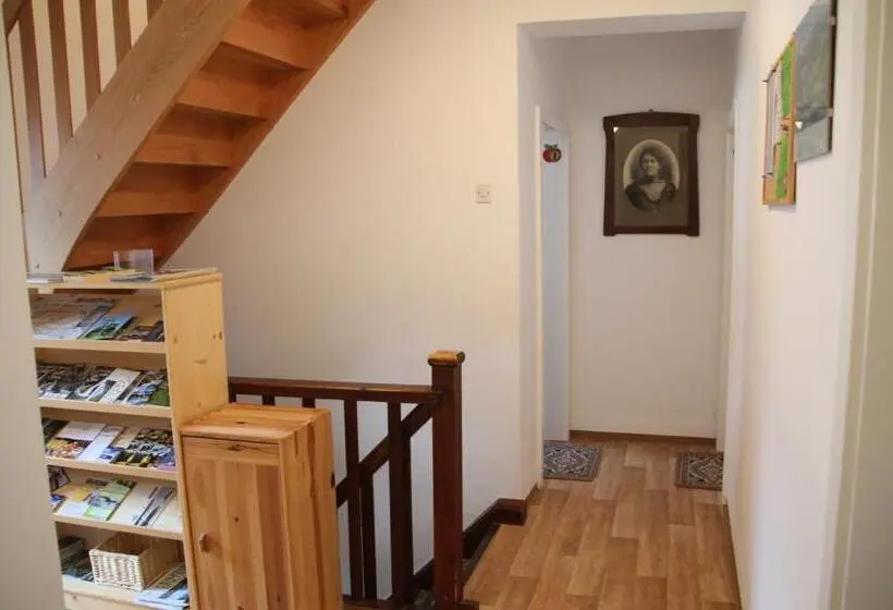 اتاق استاندارد با سرویس بهداشتی مشترک, Apartments & Hostel Bohinj