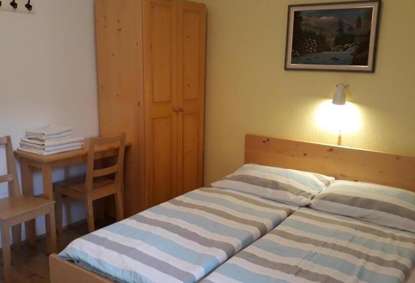 اتاق استاندارد سه تخته با سرویس بهداشتی مشترک, Apartments & Hostel Bohinj