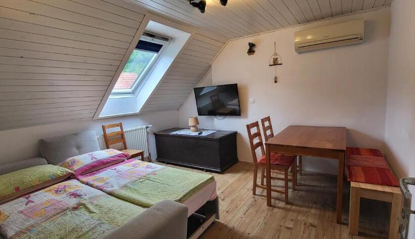 اتاق خانوادگی با سرویس بهداشتی مشترک, Apartments & Hostel Bohinj