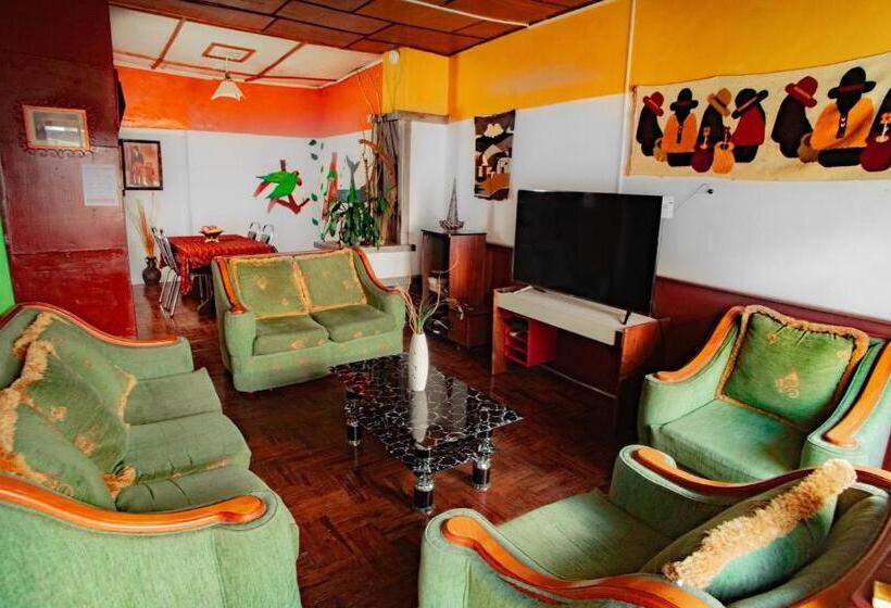 Cama em Quarto Compartilhado, Colonial House Inn