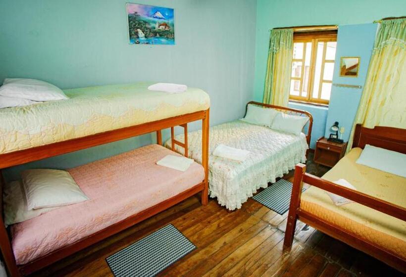 מיטה בחדר משותף, Colonial House Inn