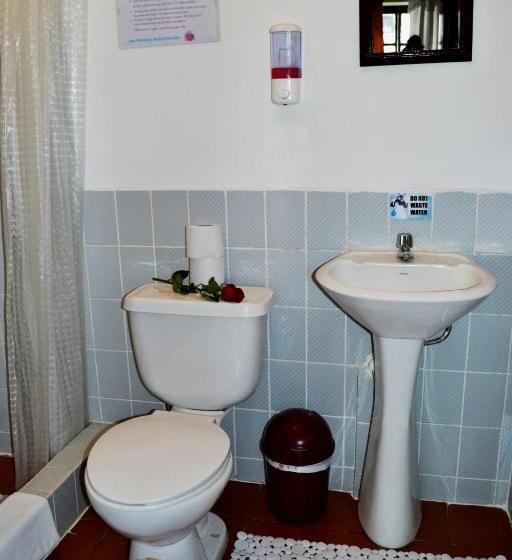 חדר סטנדרט עם מרפסת, Colonial House Inn