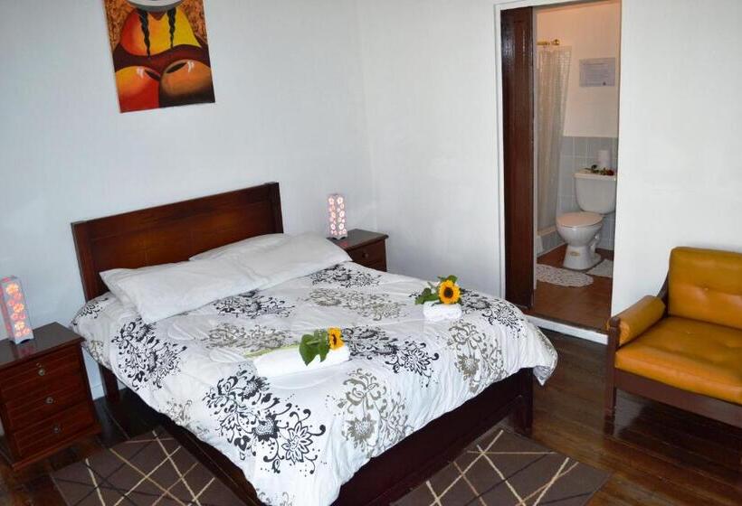 חדר סטנדרט עם מרפסת, Colonial House Inn