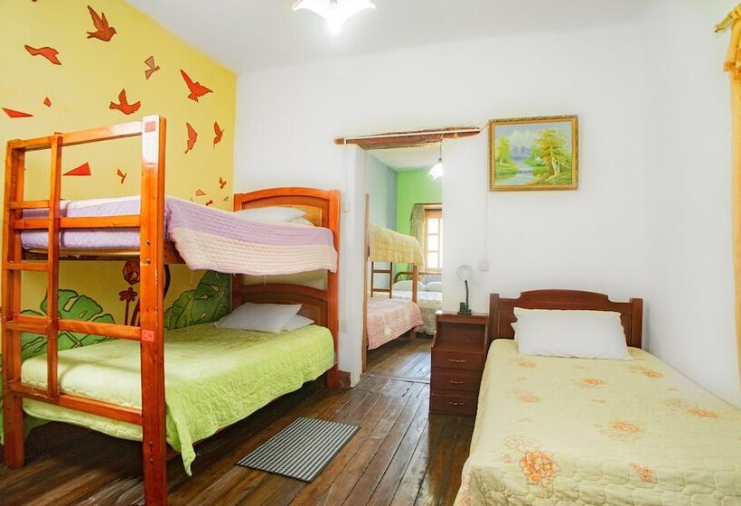 מיטה בחדר משותף, Colonial House Inn