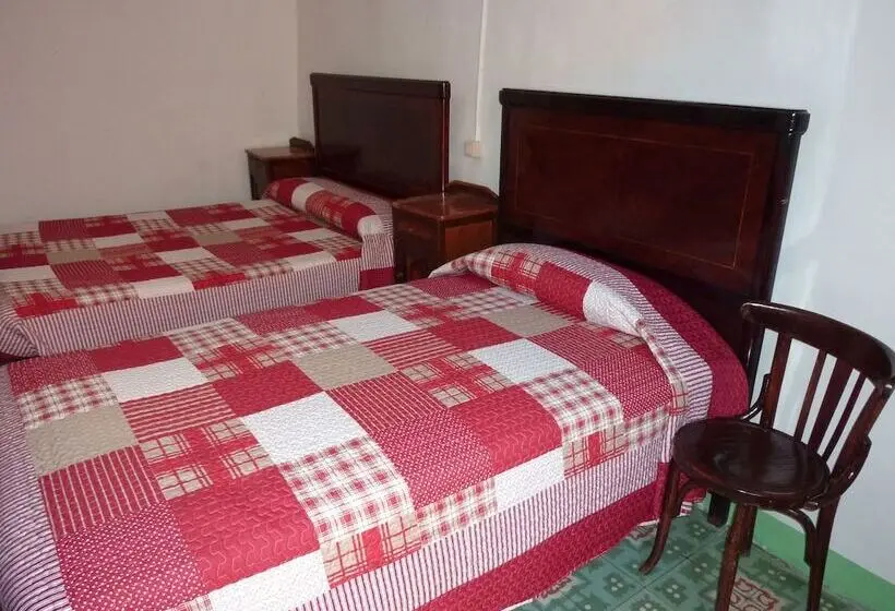 اتاق استاندارد سه نفره, Pension Fonda Vilalta