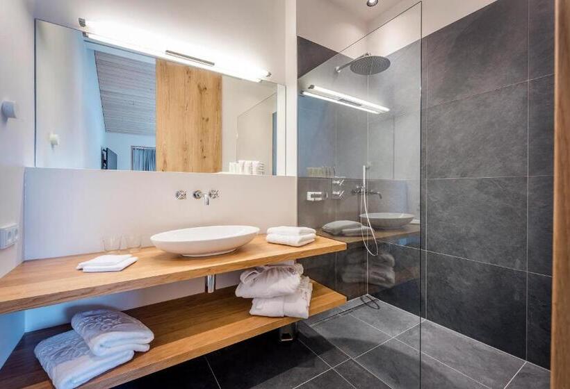 غرفة سوبيريور, Stäfeli