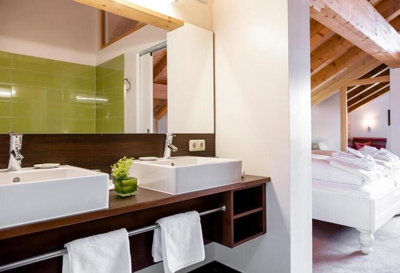 غرفة ديلوكس مزودة بشرفة, Stäfeli