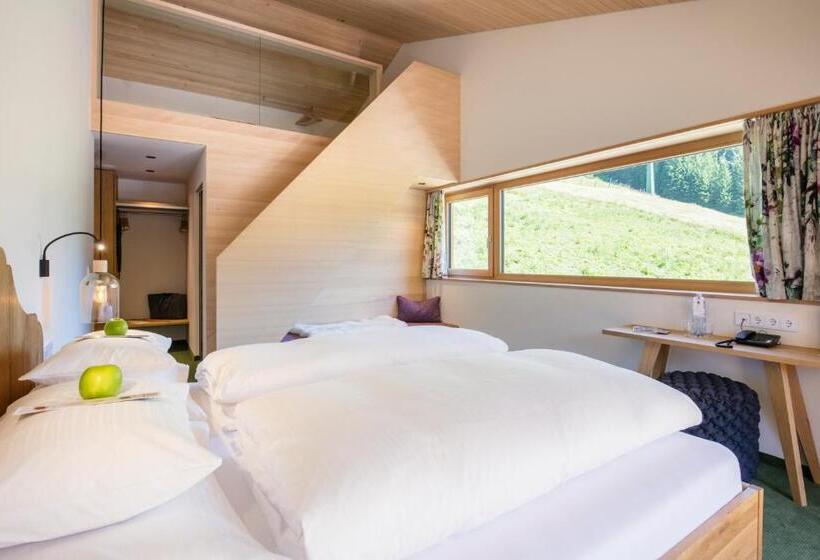 Семейный Номер Deluxe, Stäfeli