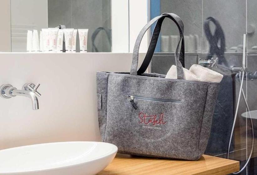 غرفة قياسية مزوَّدة بشُرفة, Stäfeli