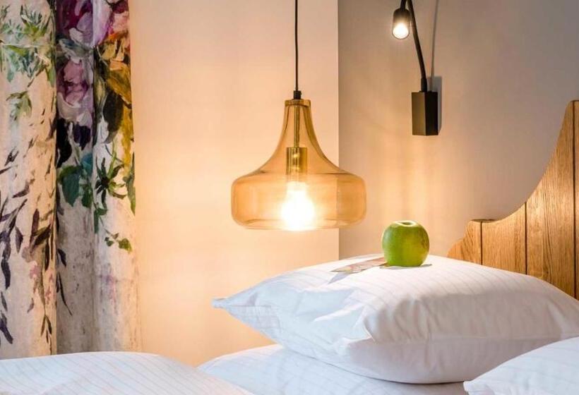 غرفة قياسية مزوَّدة بشُرفة, Stäfeli