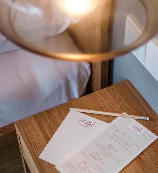 غرفة قياسية مزوَّدة بشُرفة, Stäfeli