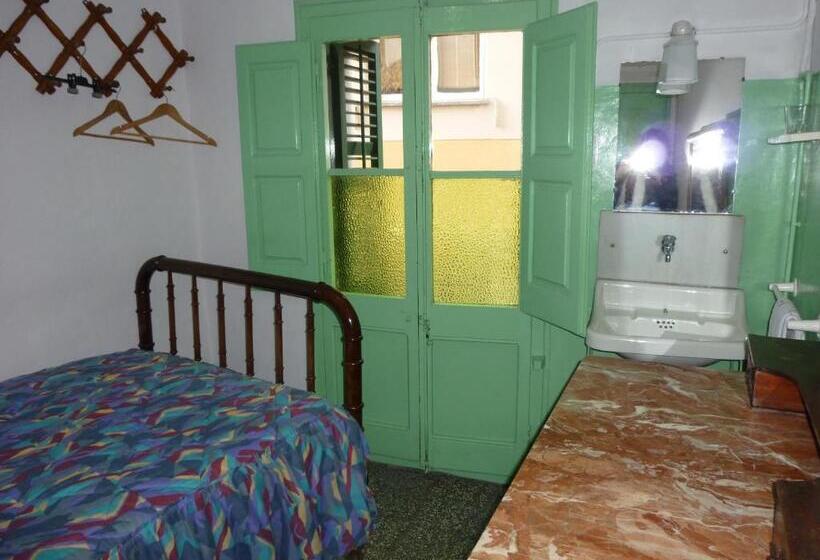 스탠다드 싱글 룸 공동욕실, Pension Fonda Vilalta