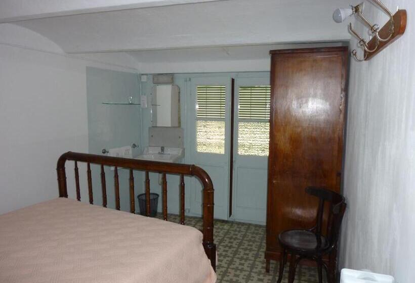 스탠다드 룸 공동 욕실, Pension Fonda Vilalta