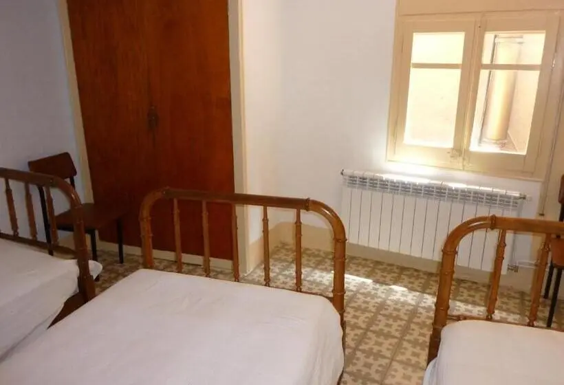 اتاق خانوادگی با سرویس بهداشتی مشترک, Pension Fonda Vilalta