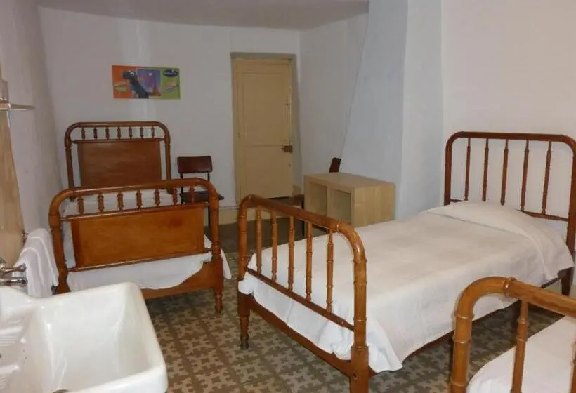 اتاق خانوادگی با سرویس بهداشتی مشترک, Pension Fonda Vilalta