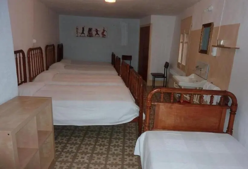 اتاق خانوادگی با سرویس بهداشتی مشترک, Pension Fonda Vilalta