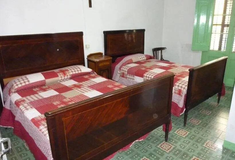 اتاق استاندارد سه نفره, Pension Fonda Vilalta
