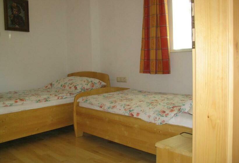 شقة غرفتين نوم مزودة بشُرفة, Pension Sarstein