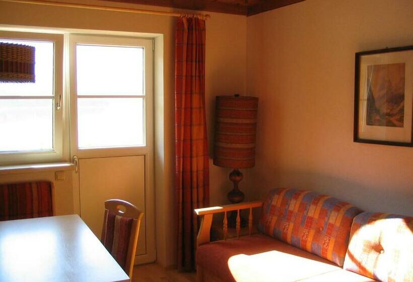 شقة غرفتين نوم مزودة بشُرفة, Pension Sarstein