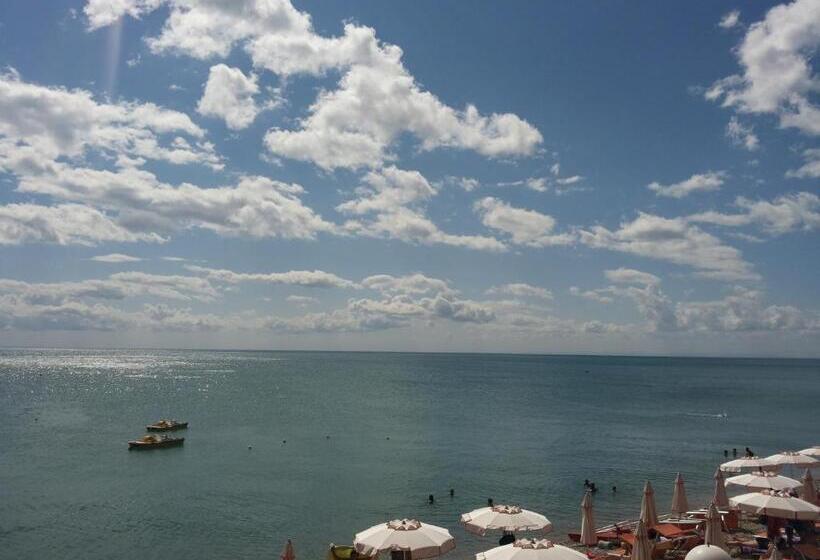 شقة عائلية, Residence Adriatico