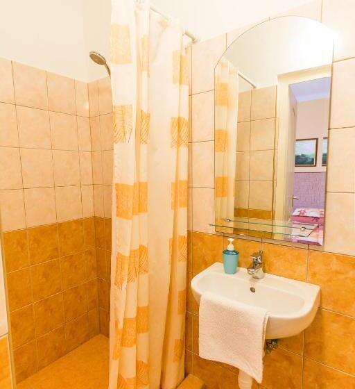 标准工作室, Apart Júlia Villa