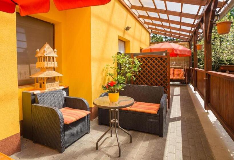 家庭公寓, Apart Júlia Villa