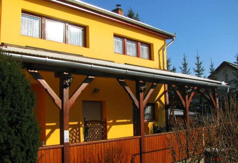 家庭公寓, Apart Júlia Villa