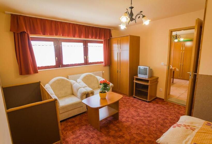 家庭公寓, Apart Júlia Villa