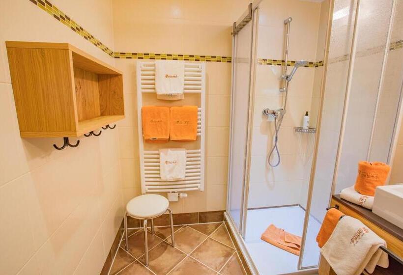 شقة غرفتين, Forsterhof