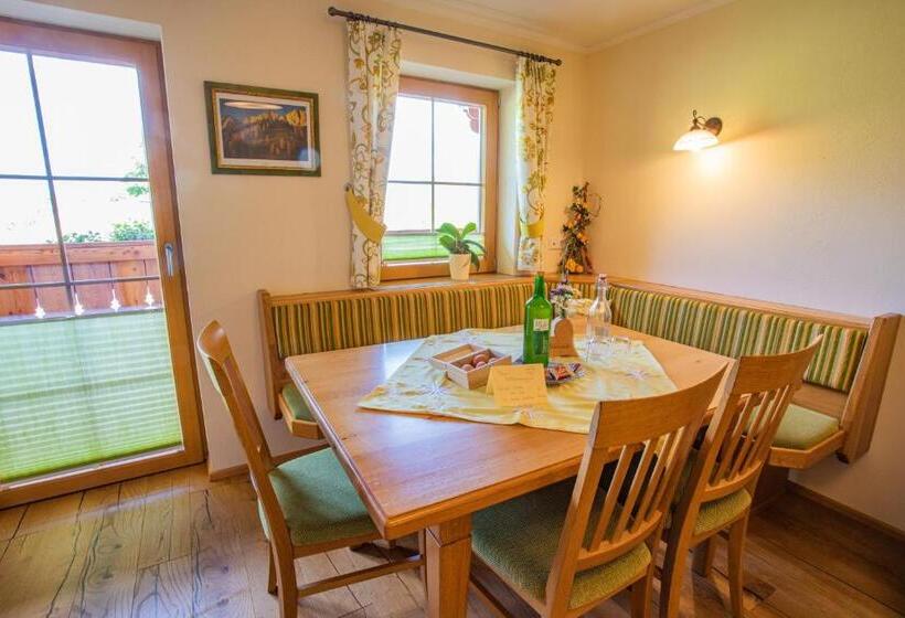 شقة غرفتين, Forsterhof