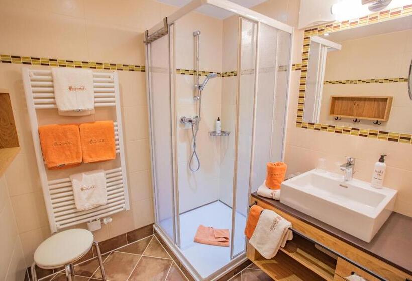 شقة غرفتين, Forsterhof