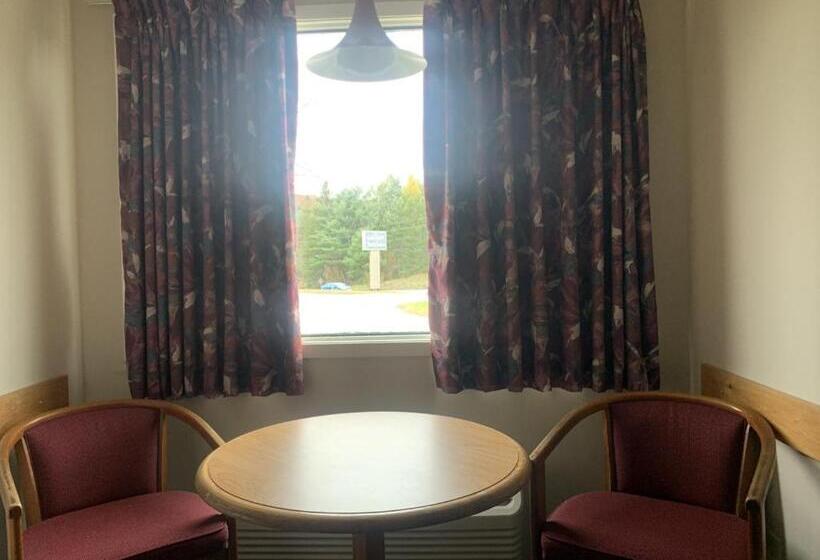 带2个双人床的标准工作室, Bancroft Inn & Suites