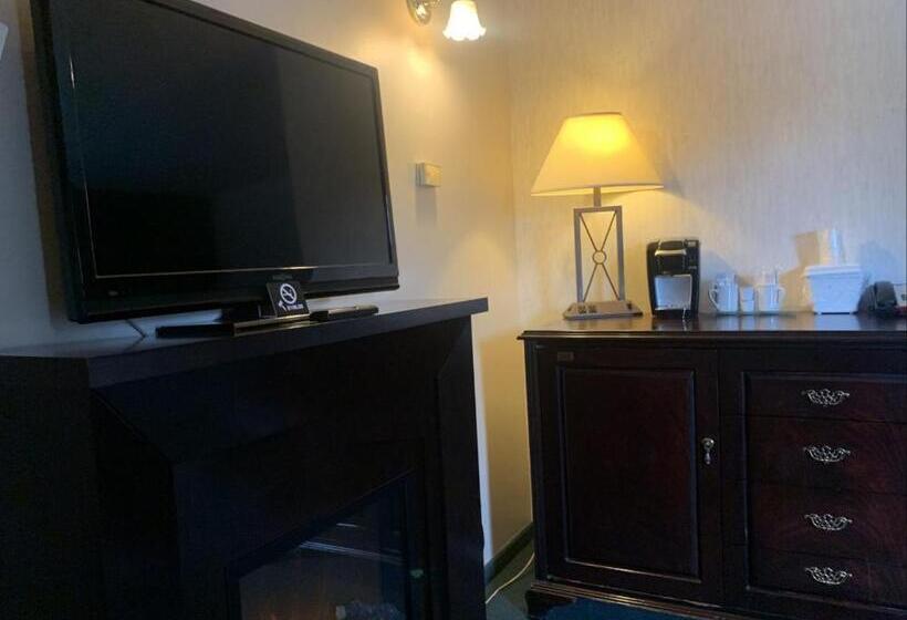 带大床的套房, Bancroft Inn & Suites